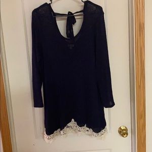 Dark blue top with cute tie in the back